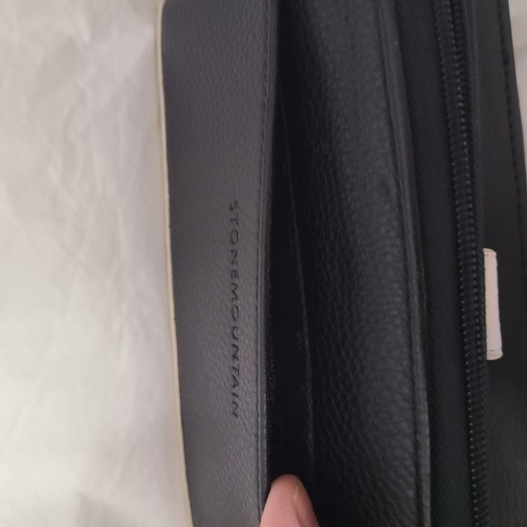 Stone Mountain Black leather wallet - Picture 5 of 6